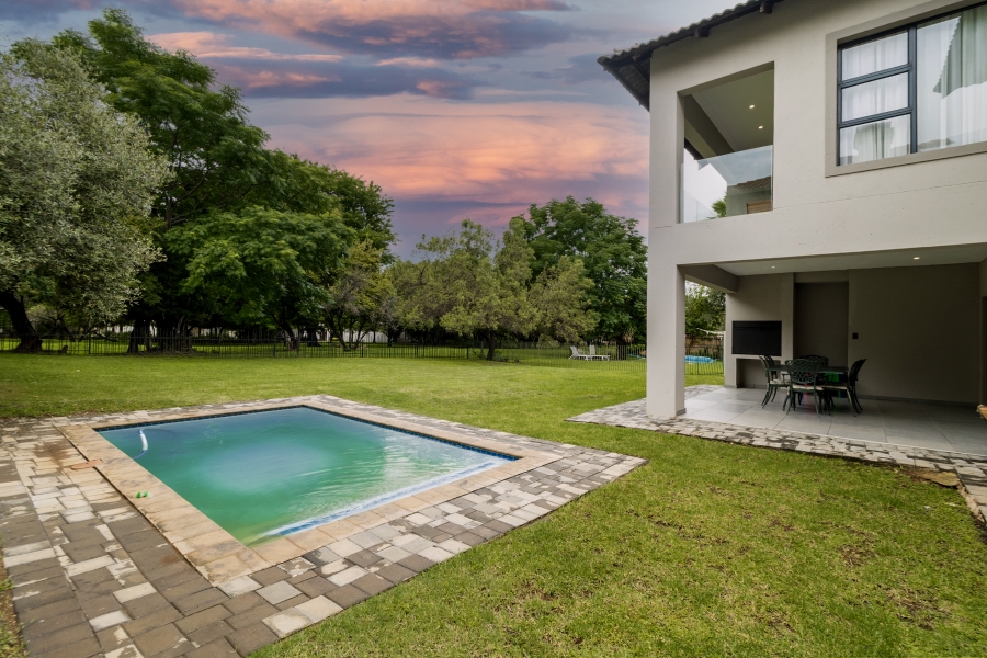 6 Bedroom Property for Sale in WestLake Country Safari Estate North West